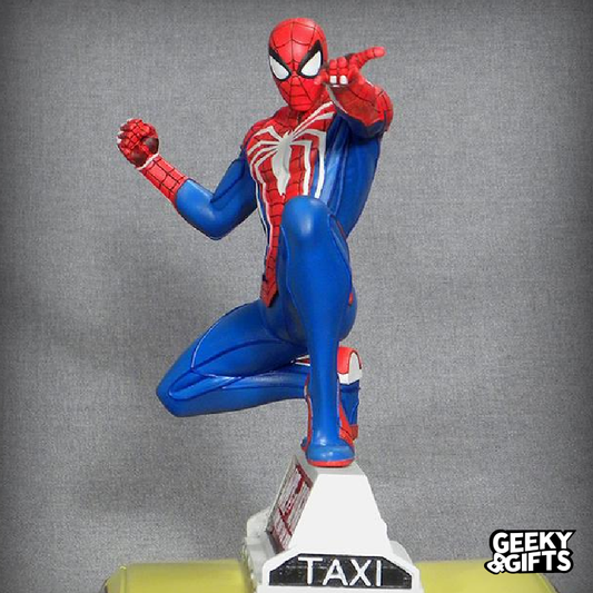 Diamond Select Toys Gallery Diorama Spider Man On Cab PVC Diorama